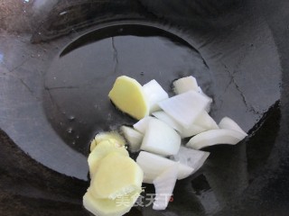 【山东】栗子炖鸡的做法步骤：3