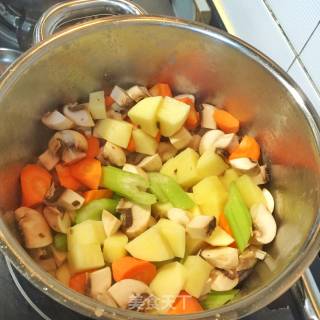 【广东】鸡肉鲜蔬奶油浓汤的做法步骤：6
