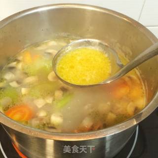 【广东】鸡肉鲜蔬奶油浓汤的做法步骤：9