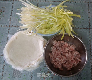【江苏】黄金万两-韭黄猪肉春卷的做法步骤：1