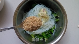 【天津】芝香粉丝拌菠菜的做法步骤：7