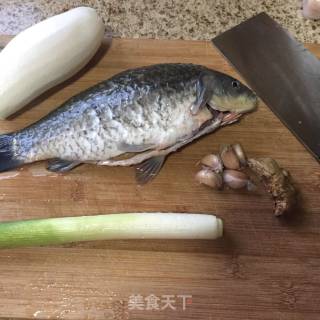【金华】萝卜丝鲫鱼汤的做法步骤：1