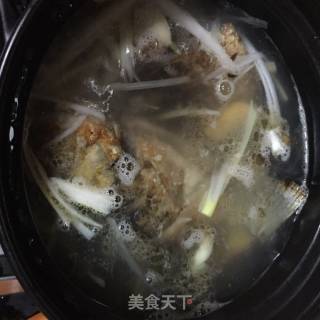 【金华】萝卜丝鲫鱼汤的做法步骤：7
