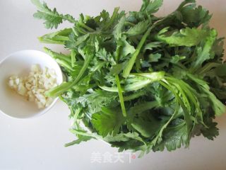 【湖北】蒜蓉炒茼蒿的做法步骤：1