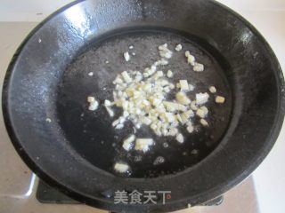 【湖北】蒜蓉炒茼蒿的做法步骤：2