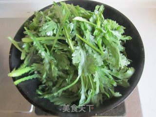 【湖北】蒜蓉炒茼蒿的做法步骤：3