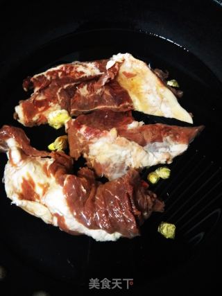 【四川】红萝卜烧牛肉的做法步骤：1