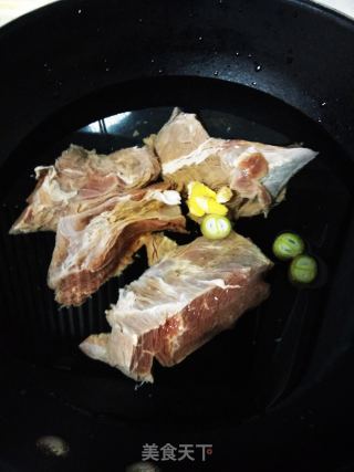 【四川】五香牛肉干的做法步骤：2