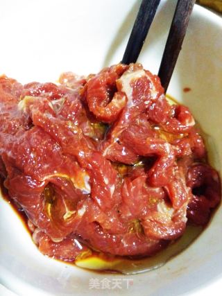【四川】芹菜炒牛肉丝的做法步骤：4