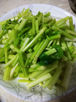 【四川】芹菜炒牛肉丝的做法步骤：5