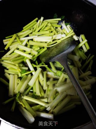 【四川】芹菜炒牛肉丝的做法步骤：7