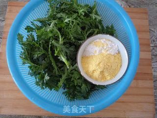 粉蒸茼蒿的做法步骤：1