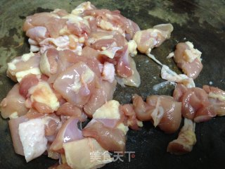 【河北】鸡丁炒土豆的做法步骤：1