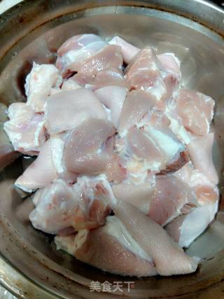 腐乳烧蹄膀的做法步骤：1