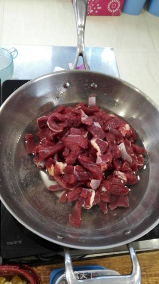 麻辣牛肉干的做法步骤：1