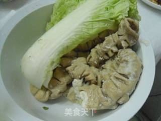 【东北】肥肠炒白菜片的做法步骤：1