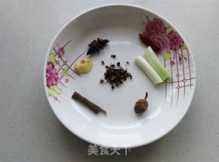 【烟台】卤鹌鹑蛋的做法步骤：1