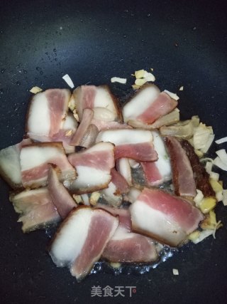 【天津】蒜苗炒腊肉的做法步骤：3