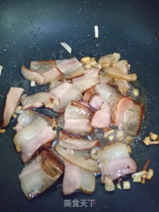 【天津】蒜苗炒腊肉的做法步骤：4