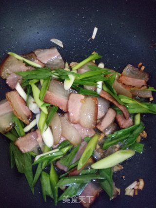 【天津】蒜苗炒腊肉的做法步骤：5