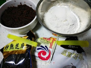 小猪豆沙包的做法步骤：1