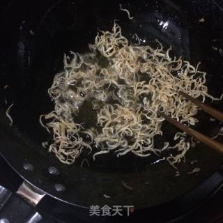 干煸香辣银鱼干的做法步骤：3