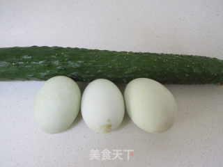 【上海】肉松黄瓜蛋卷的做法步骤：1