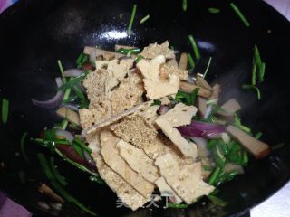 【河北】蛋干韭菜炒薄脆的做法步骤：11