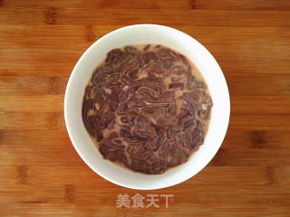 【东北】酱爆猪肝的做法步骤：2