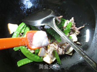 【宁波】荷兰豆香干鱿鱼须的做法步骤：8
