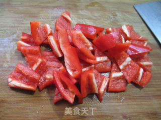 【宁波】黑木耳红椒炒花菜的做法步骤：2