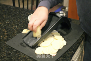冬日温暖烩菜—车打奶酪焗土豆的做法步骤：1