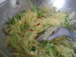 【东北】芹菜炒土豆丝的做法步骤：6