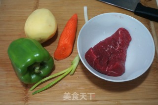 【北京】牛肉土豆青椒的做法步骤：1