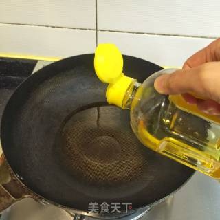 【广东】蚝油草菇炒肉片的做法步骤：6