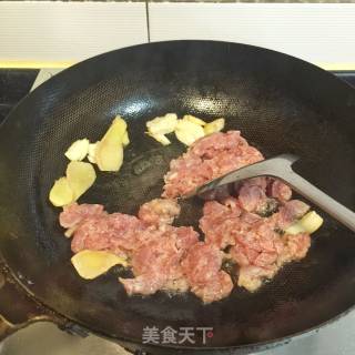 【广东】蚝油草菇炒肉片的做法步骤：8