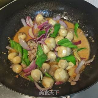 【广东】蚝油草菇炒肉片的做法步骤：12