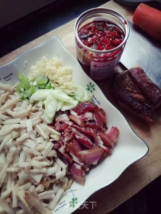 【湖南】腊肉炒萝卜干的做法步骤：1