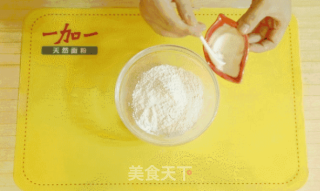 手把手教你做立春头盘菜——豆沙春卷的做法步骤：2