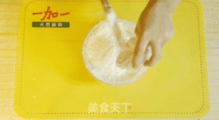 手把手教你做立春头盘菜——豆沙春卷的做法步骤：4