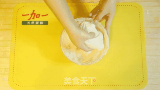 手把手教你做立春头盘菜——豆沙春卷的做法步骤：5