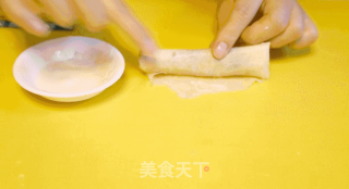 手把手教你做立春头盘菜——豆沙春卷的做法步骤：9