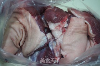 【北京】酱肘子的做法步骤：1