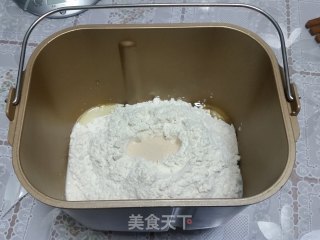 【台州】香肠肉松排包的做法步骤：1