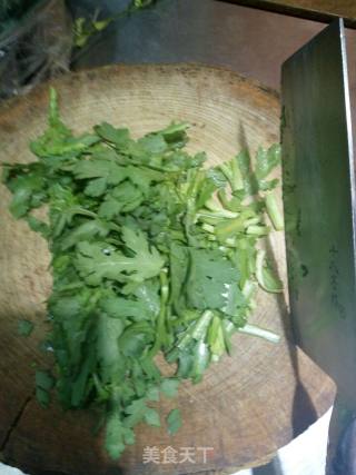 美极茼蒿的做法步骤：1