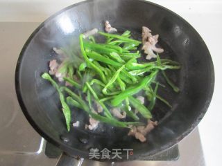 青椒干丝炒肉丝的做法步骤：5
