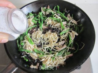 青椒干丝炒肉丝的做法步骤：8