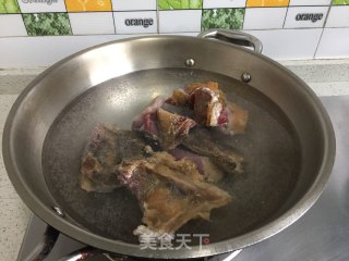 【常德】腊味萝卜汤的做法步骤：3