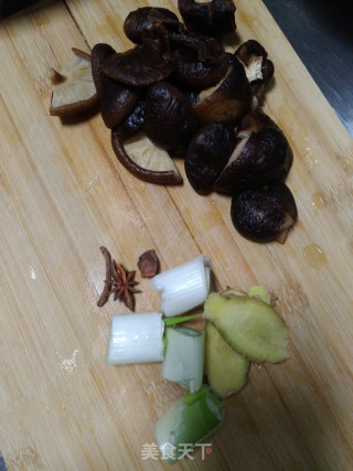 【山东】香菇栗子炖鸡的做法步骤：4