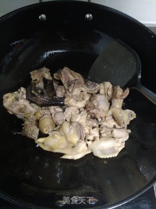 【山东】香菇栗子炖鸡的做法步骤：5